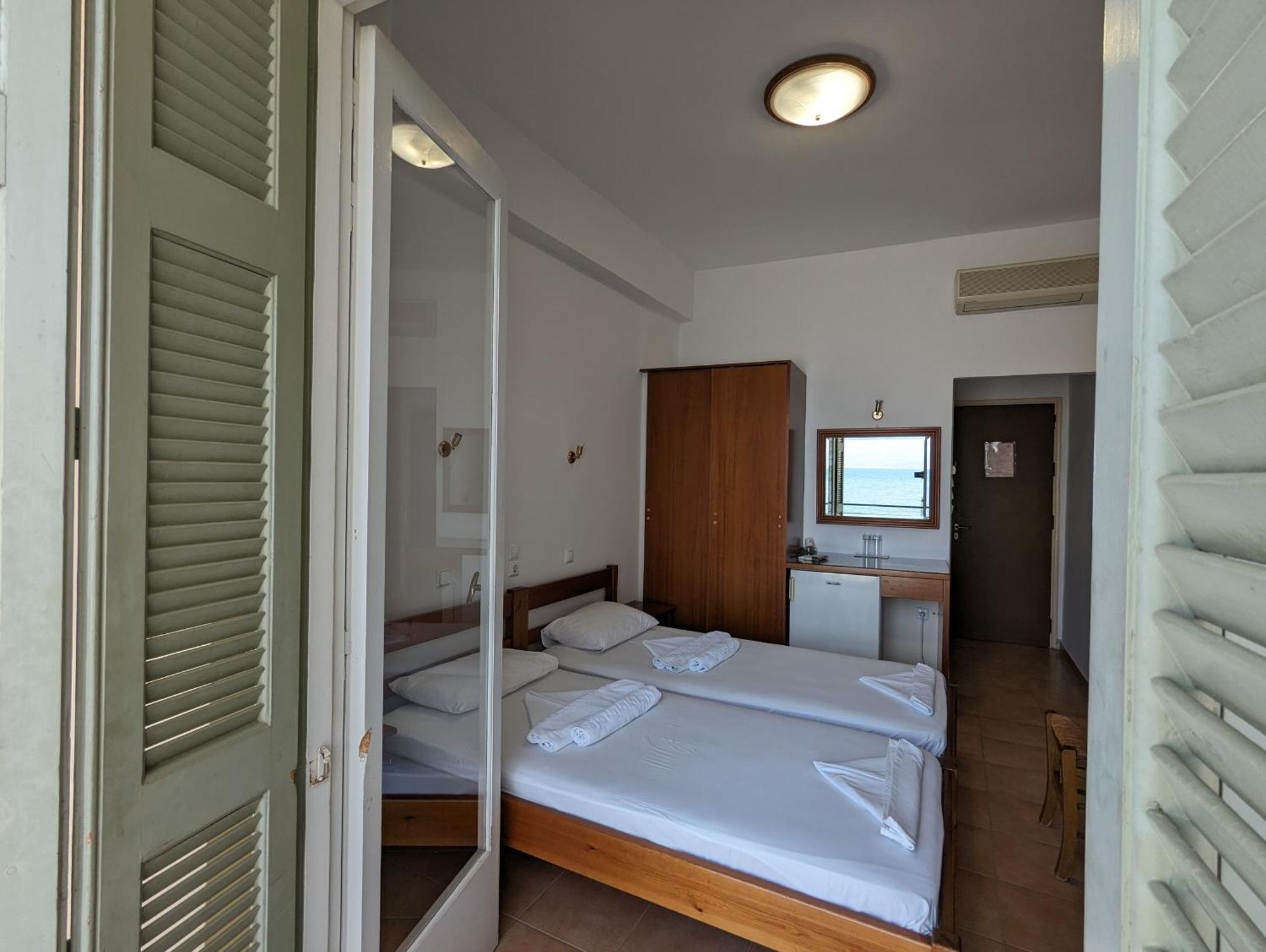 Helen'S Rooms Miloi  Luaran gambar